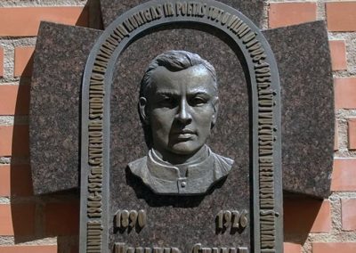 Мемориальная доска поэту Козимиру Свояку в Вильнюсе