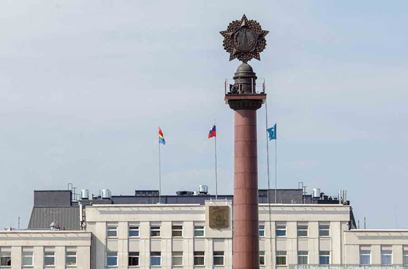 завершение колонны на центральной площади