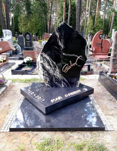 Надгробие известному белорусскому художнику Маю Данцигу