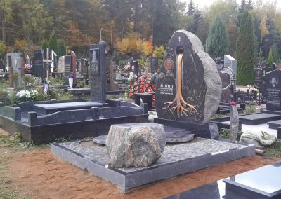 Надгробие руководителю литейного производства Мельникову